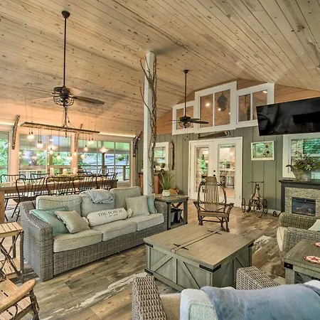 Striking Getaway With Hot Tub, Deck And Lake Access!